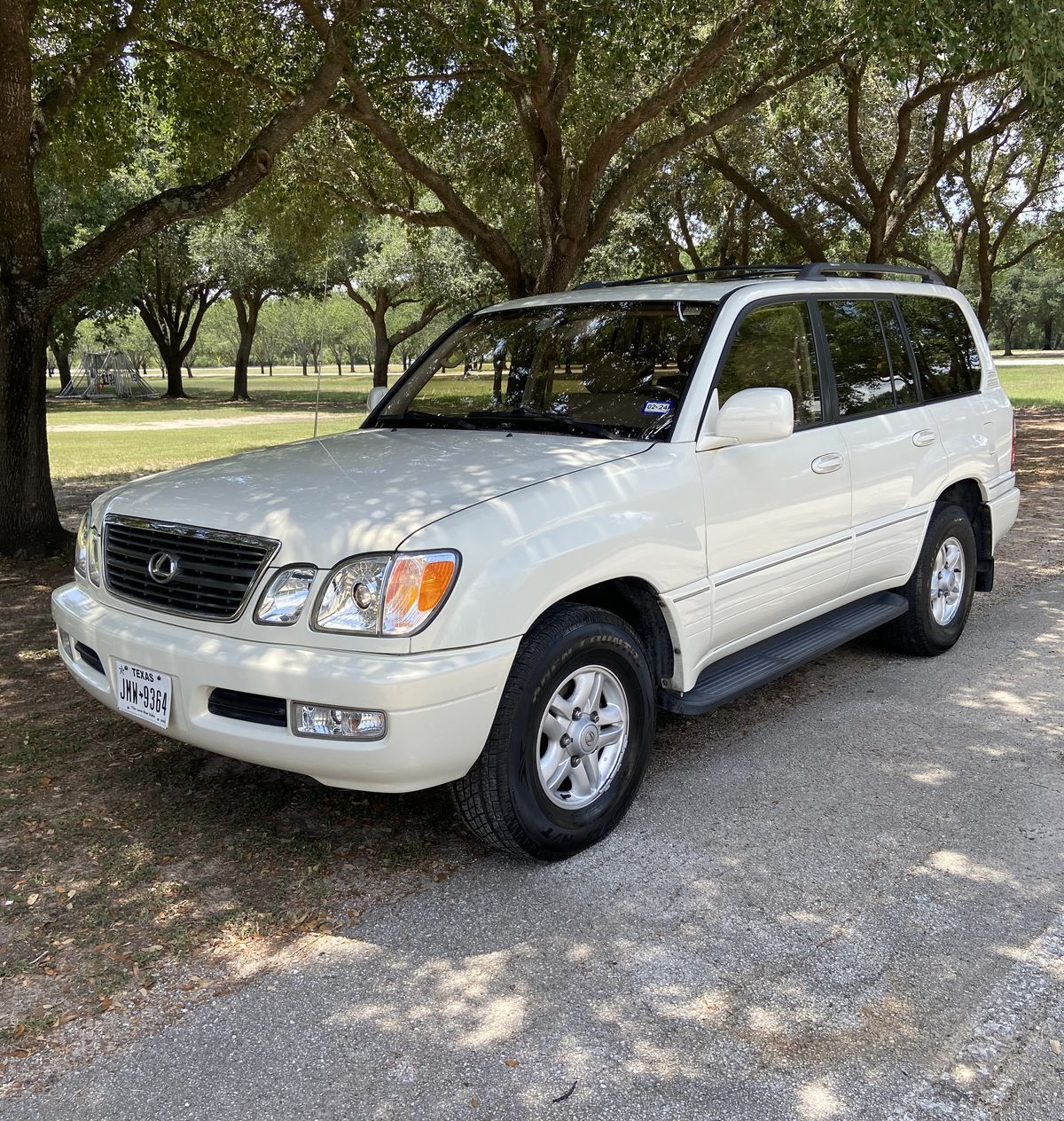 land cruiser v8 for rent in uganda with a driver