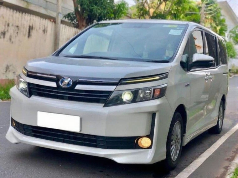 cheap toyota noah for self drive car rental uganda