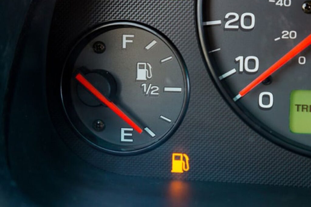 fuel gauge of the land cruiser tx