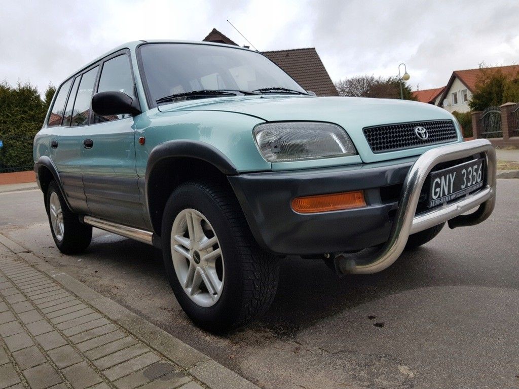 4wd toyota rav4 hire uganda