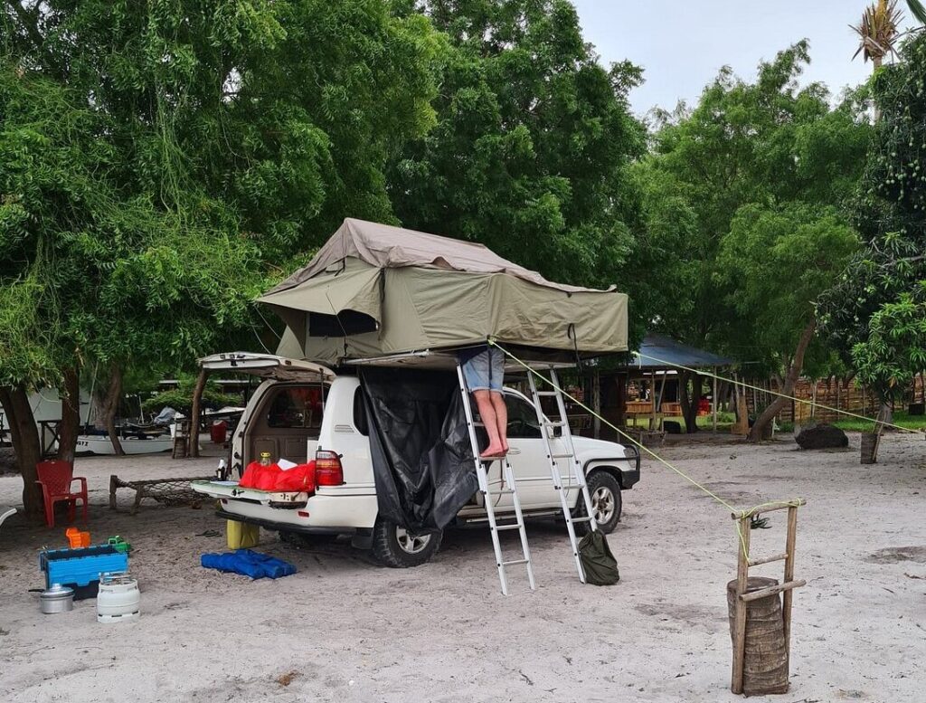 Cheap 4x4 Land Cruiser (V8/VX) with family rooftop tent in uganda