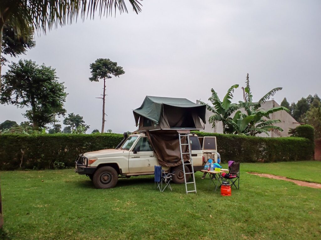 how to setup a rooftop tent on a Land Cruiser LX with rooftop tent