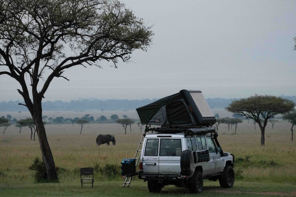 specifications of the land Cruiser Hardtop with rooftop tent