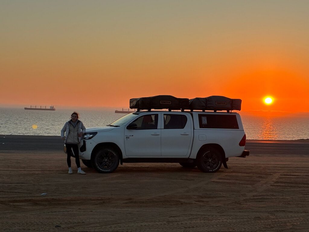 specifications of the toyota hilux with two rooftop tents