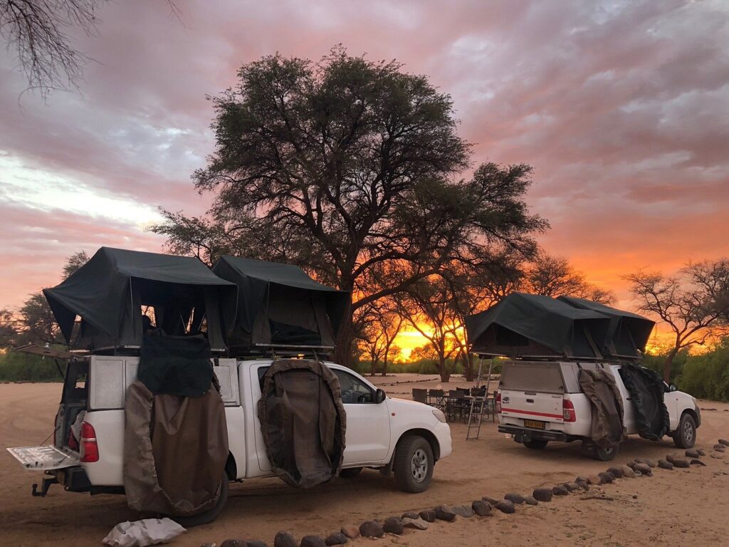 How to setup and pack down the rooftop tents on the toyota Hilux