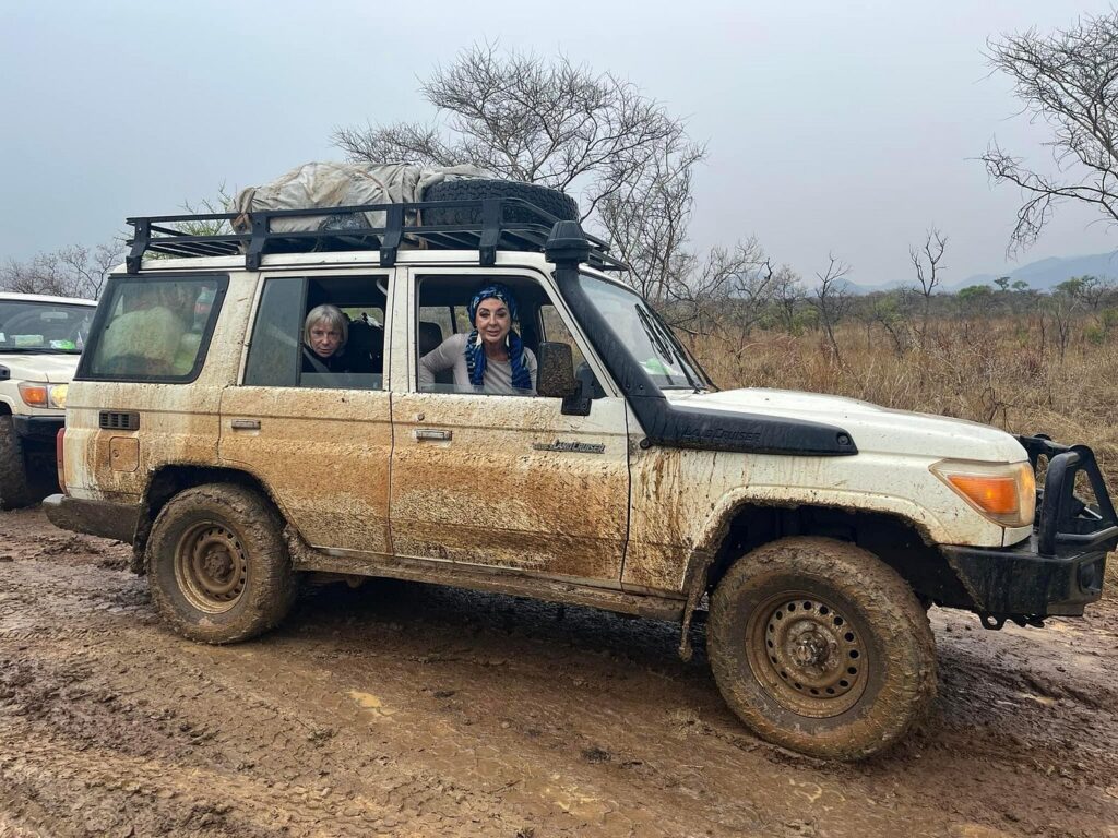 specifications of the 4x4 70 series land Cruiser LX with two rooftop tents
